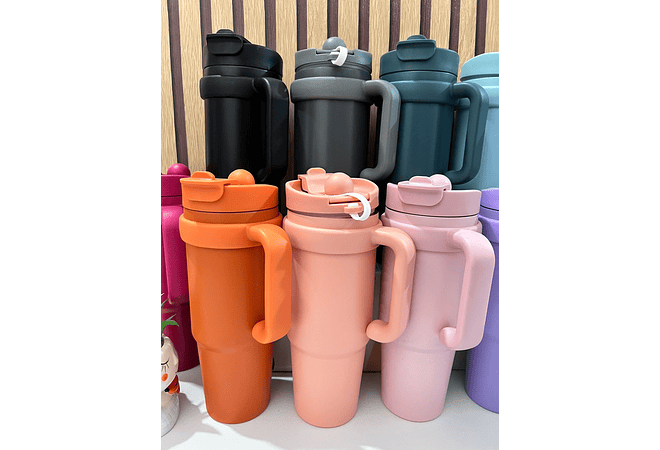 VASO TÉRMICO DE 900ML CON AGARRADERA COLORES MATE MOD# KTA-62