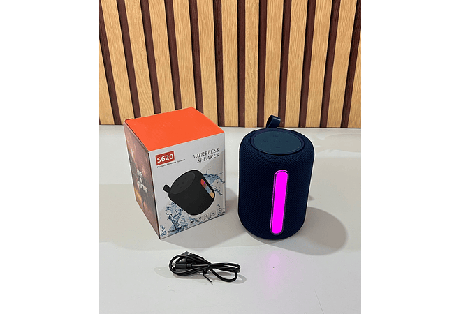 BOCINA PORTÁTIL CON LUZ LED MOD# XM-7143