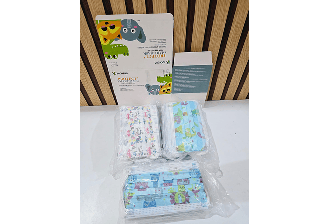 CAJITA CON 50 CUBREBOCAS INFANTIL ESTAMPADO AL AZAR (CAJITA AMARILLA) MOD# LML