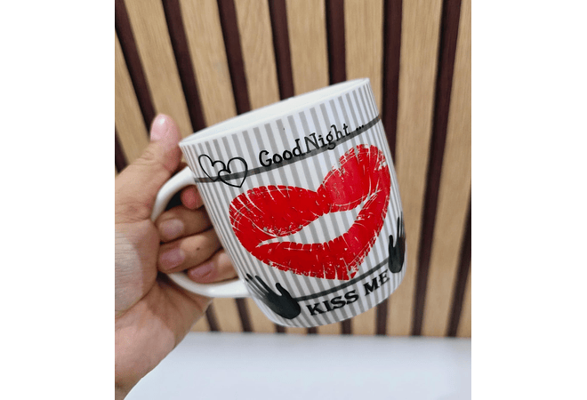 TAZA DE CERÁMICA 350ML"DÍA DEL AMOR Y LA AMISTAD" DISEÑO OVALADO (AL AZAR)MOD# 24QR511, 572, 507, 508, O 529🥰