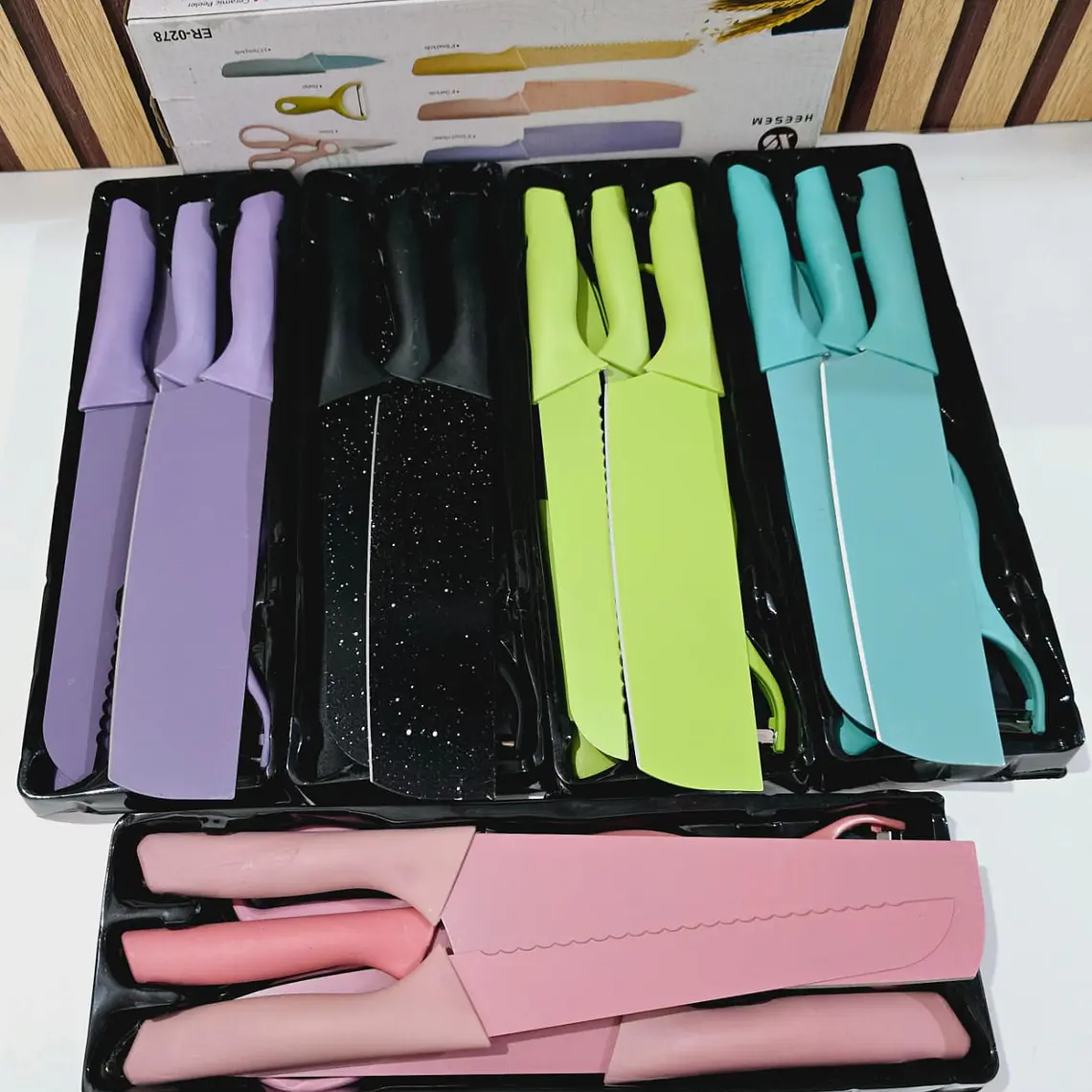 SET DE CUCHILLOS + TIJERAS + PELADOR COLORES LISOS(Cajita pequeña)MOD# ER-0278 🍴 9