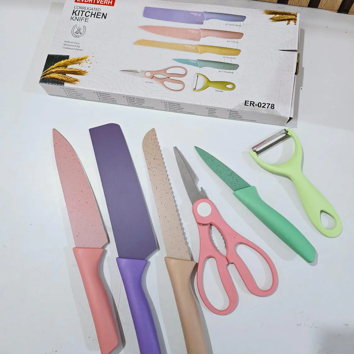 SET DE CUCHILLOS + TIJERAS + PELADOR MULTICOLOR (cajita mediana) MOD# ER-0278 ✂️ 🍴 2