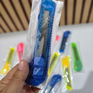 PAQ DE 6 CÚTER VARIOS COLORES AL AZAR MOD# MG-18