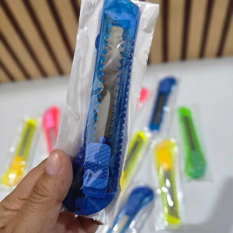 PAQ DE 6 CÚTER VARIOS COLORES AL AZAR MOD# MG-18 2