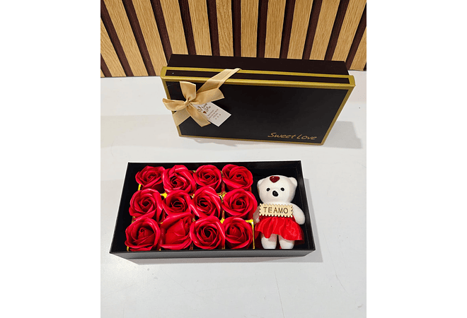 CAJITA CON 12 FLORES DE JABON + OSITO MOD# QR-51🧸🧼🌷