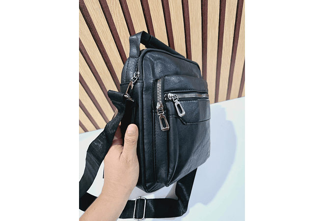 MARICONERA NEGRA PARA CABALLERO TIPO PIEL LISA MOD# MK802-8