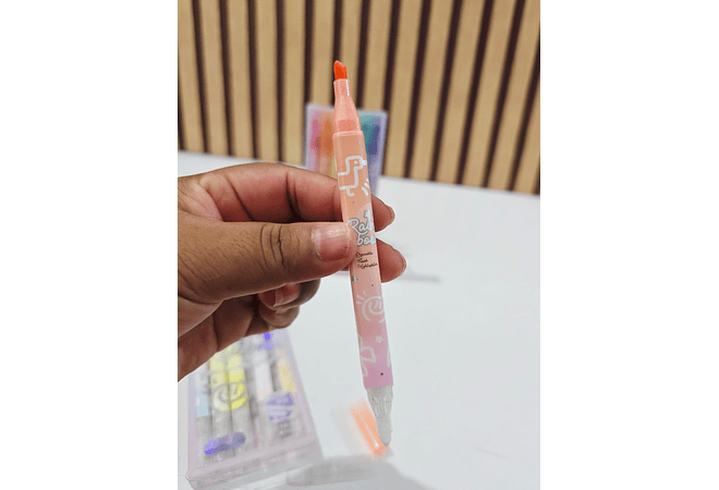 CAJITA CON 6 RESALTADORES CON BORRADOR(RAINBOW) MOD# 985