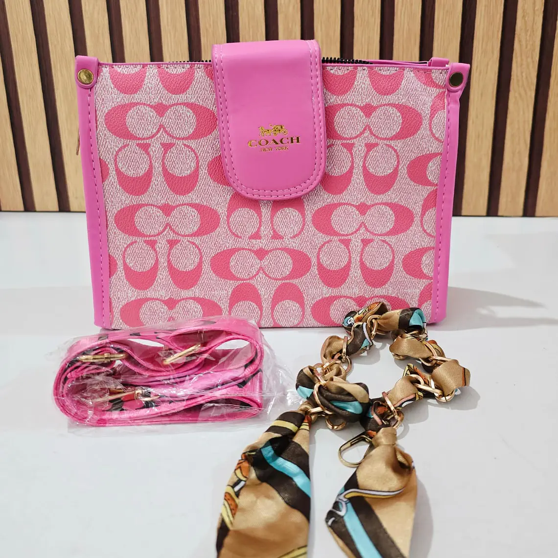 BOLSA COACH CON COLGANTE, CORREA Y CADENA MOD #115 8