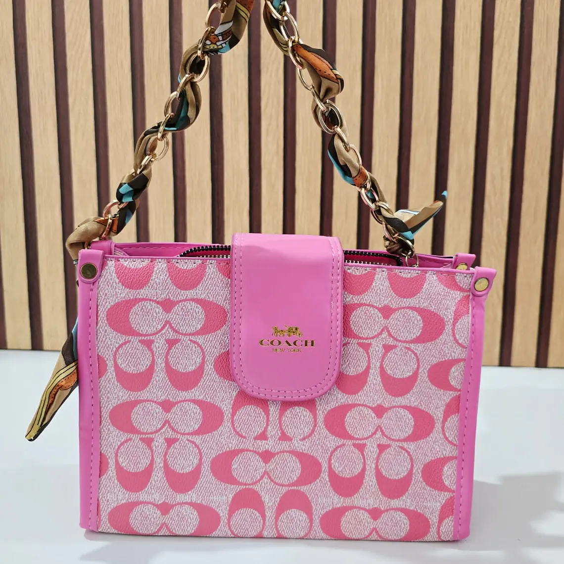 BOLSA COACH CON COLGANTE, CORREA Y CADENA MOD #115 11