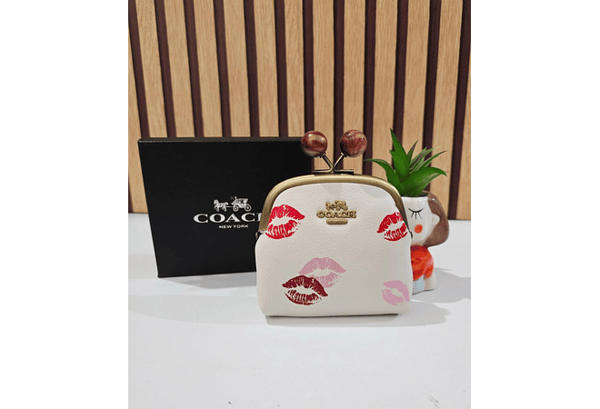 💋👛MONEDERO CON BROCHE COACH (IMITACIÓN) MOD# CQA-013  💋👛