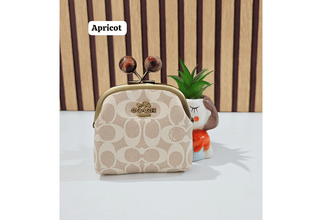 💋👛MONEDERO CON BROCHE COACH (IMITACIÓN) MOD# CQA-013  💋👛