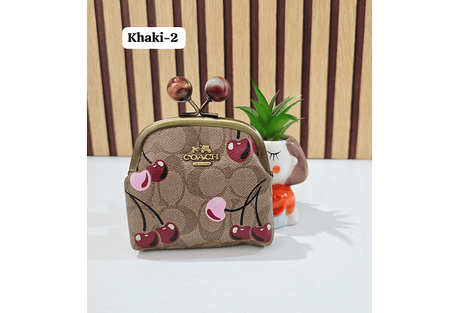 💋👛MONEDERO CON BROCHE COACH (IMITACIÓN) MOD# CQA-013  💋👛