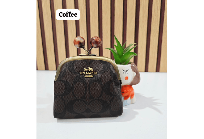 💋👛MONEDERO CON BROCHE COACH (IMITACIÓN) MOD# CQA-013  💋👛