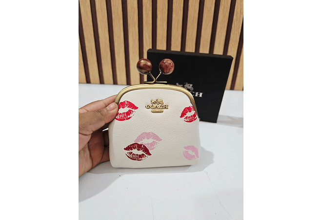 💋👛MONEDERO CON BROCHE COACH (IMITACIÓN) MOD# CQA-013  💋👛