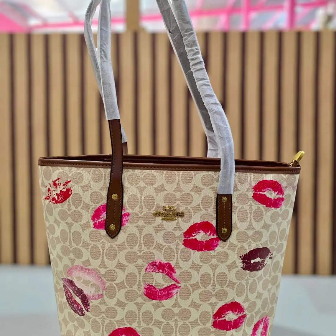 👜🍒BOLSO GRANDE DE MANO IMITACIÓN COACH MOD# LCC-241   👜🍒 9
