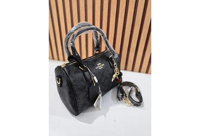 BOLSO DE MANO  IMITACIÓN COACH CON LLAVERO MOD# YDBL074