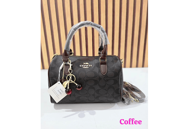 BOLSO DE MANO  IMITACIÓN COACH CON LLAVERO MOD# YDBL074