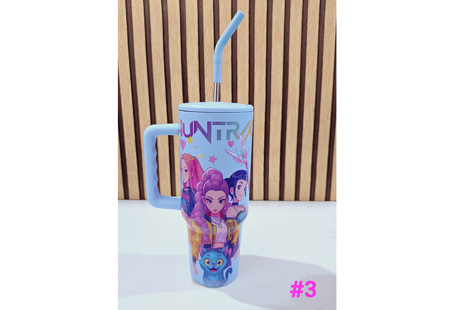 🍋‍🟩🍋VASO TÉRMICO CON AGARRADERA DISEÑO "LAS GUERRERAS KPOP DE 1.300L MOD# STH5🥤