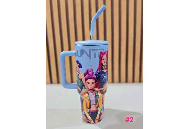 🍋‍🟩🍋VASO TÉRMICO CON AGARRADERA DISEÑO "LAS GUERRERAS KPOP DE 1.300L MOD# STH5🥤