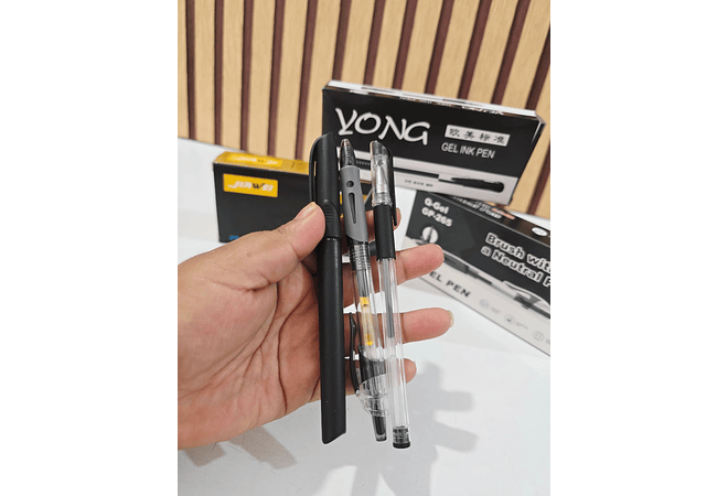 CAJITA CON 12 LAPICEROS TINTA NEGRA DE GEL MOD# BRUSH, YONG, JIAWEY