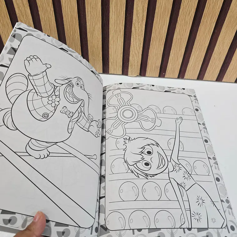 1 LIBRO PARA COLOREAR CON 80 PÁG DIFERENTES PERSONAJES 2