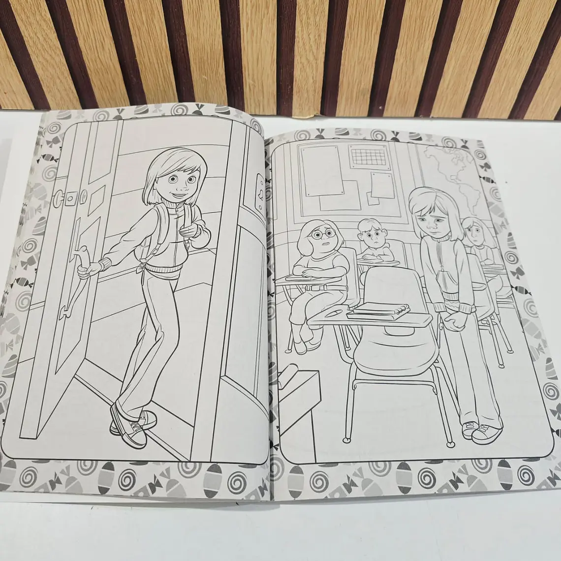 1 LIBRO PARA COLOREAR CON 80 PÁG DIFERENTES PERSONAJES 4