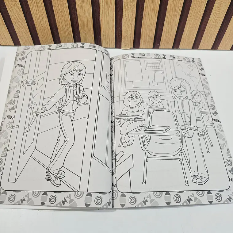 1 LIBRO PARA COLOREAR CON 80 PÁG DIFERENTES PERSONAJES 4