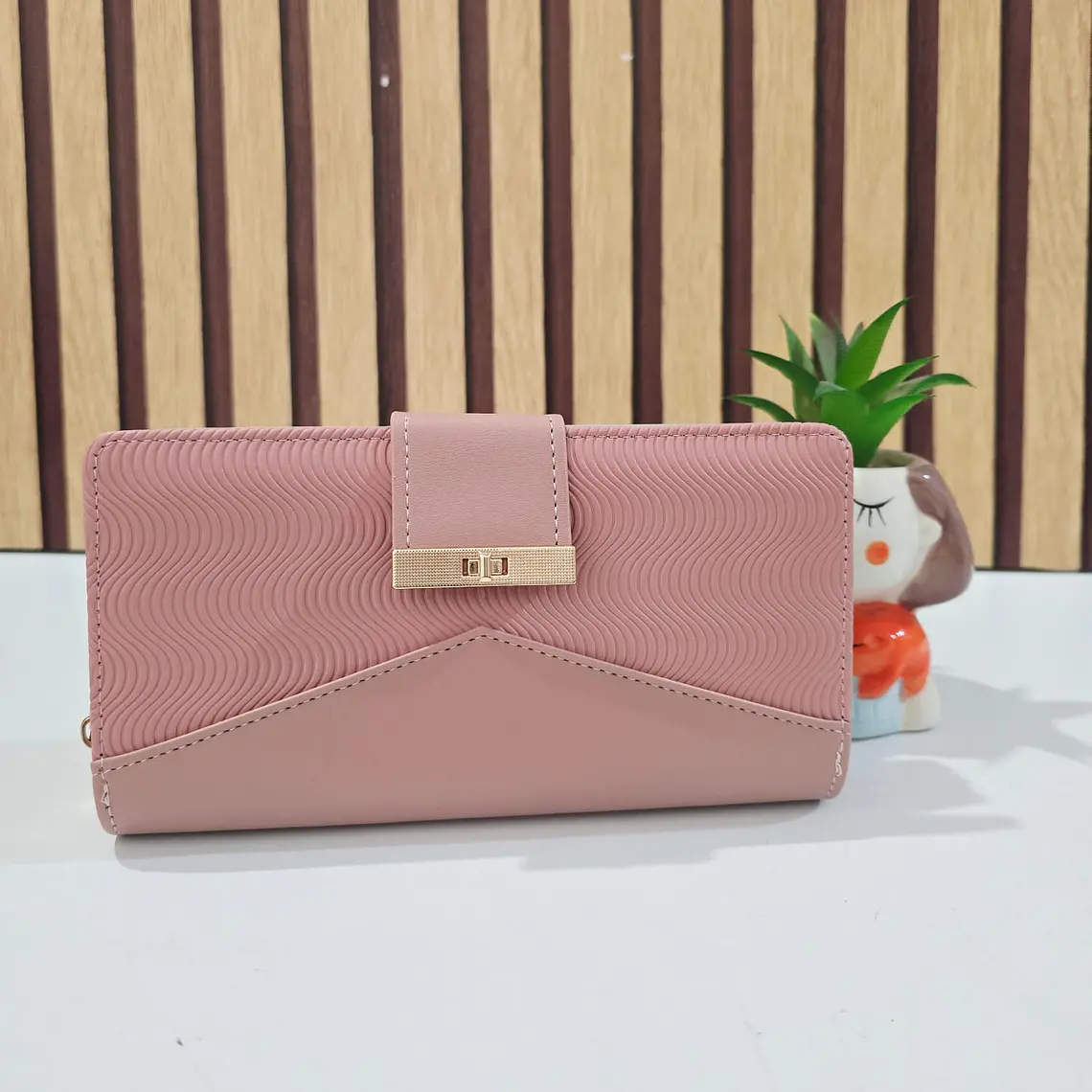 CARTERA PARA DAMA CON CIERRE Y BROCHE MOD# WGT5-117 3