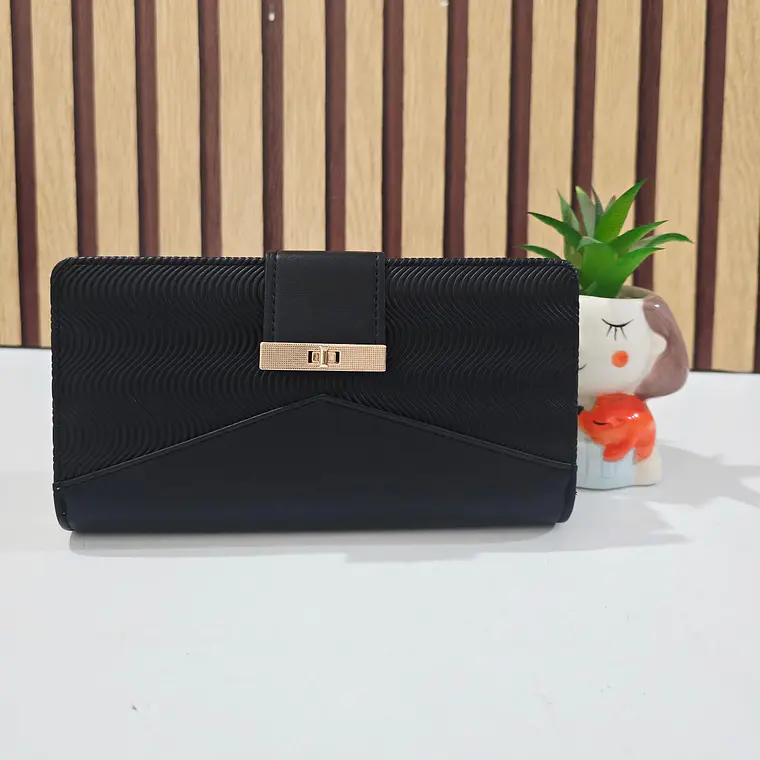 CARTERA PARA DAMA CON CIERRE Y BROCHE MOD# WGT5-117 4