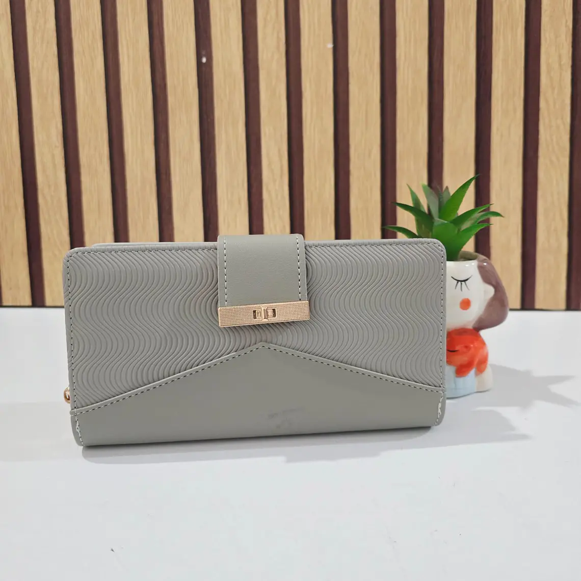 CARTERA PARA DAMA CON CIERRE Y BROCHE MOD# WGT5-117 7