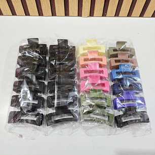 DOCENA DE PINZAS RECATANGULARES COLORES LISOS MOD# ET-62 O 63