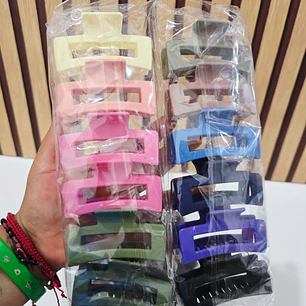 DOCENA DE PINZAS RECATANGULARES COLORES LISOS MOD# ET-62 O 63