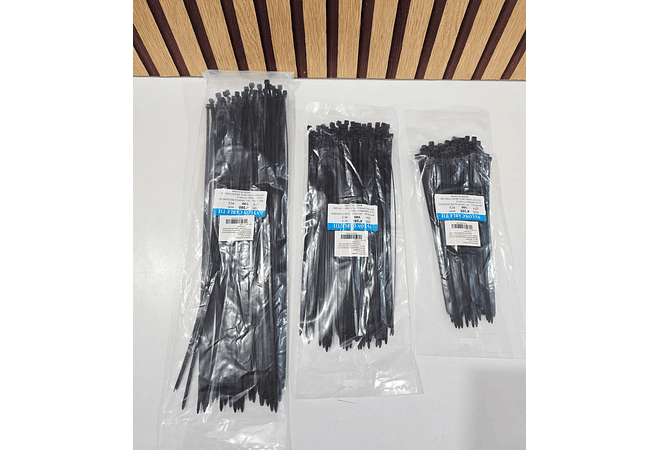 BOLSITA CON 100 GANCHITOS DE SEGURIDAD COLOR NEGRO DIFERENTES TAMAÑOS MOD# YL514-2,7 O 1