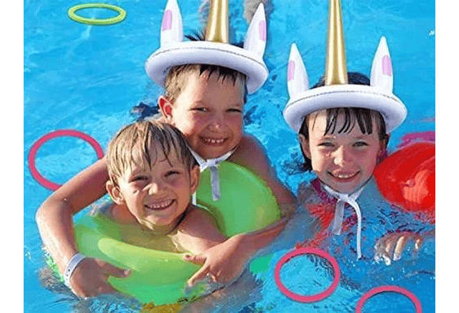 JUGUETE MINI INFLABLE CON ARITOS UNICORNIO O FLAMINGO MOD #992331