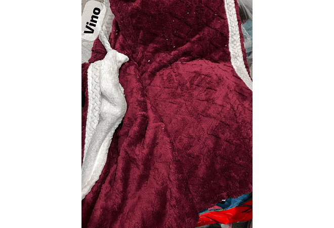 COBERTOR ABORREGADO MATRIMONIAL DISEÑO TRENZADO 190 CM X 220 CM MOD# T-30341 (AGREGAR BOLSA)