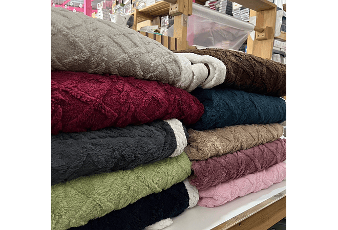 COBERTOR ABORREGADO MATRIMONIAL DISEÑO TRENZADO 190 CM X 220 CM MOD# T-30341 (AGREGAR BOLSA)