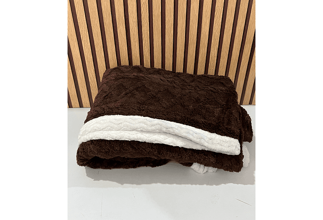 COBERTOR ABORREGADO MATRIMONIAL DISEÑO TRENZADO 190 CM X 220 CM MOD# T-30341 (AGREGAR BOLSA)