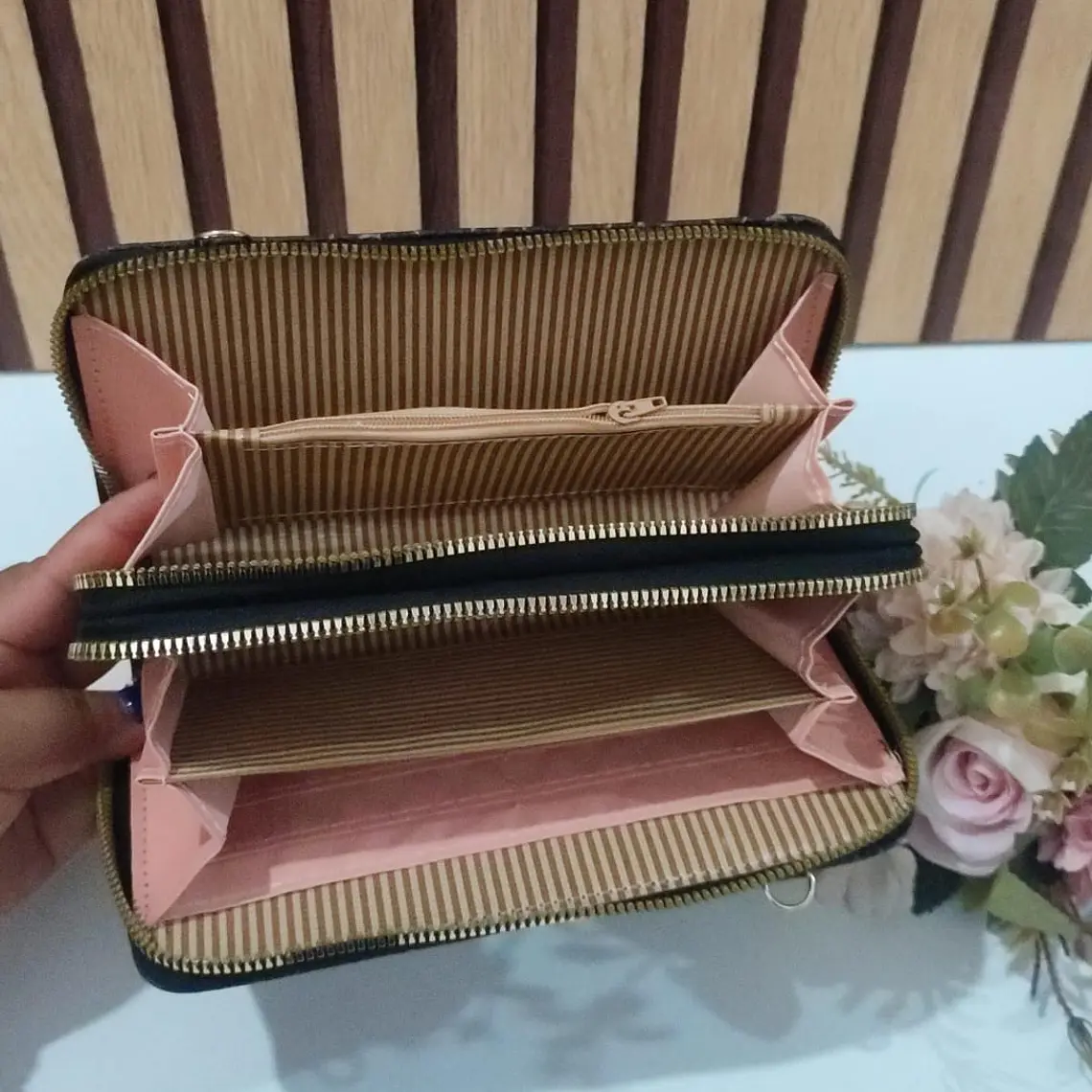 CARTERA GUESS IMITACIÓN PARA DAMA MOD#Y-255 13