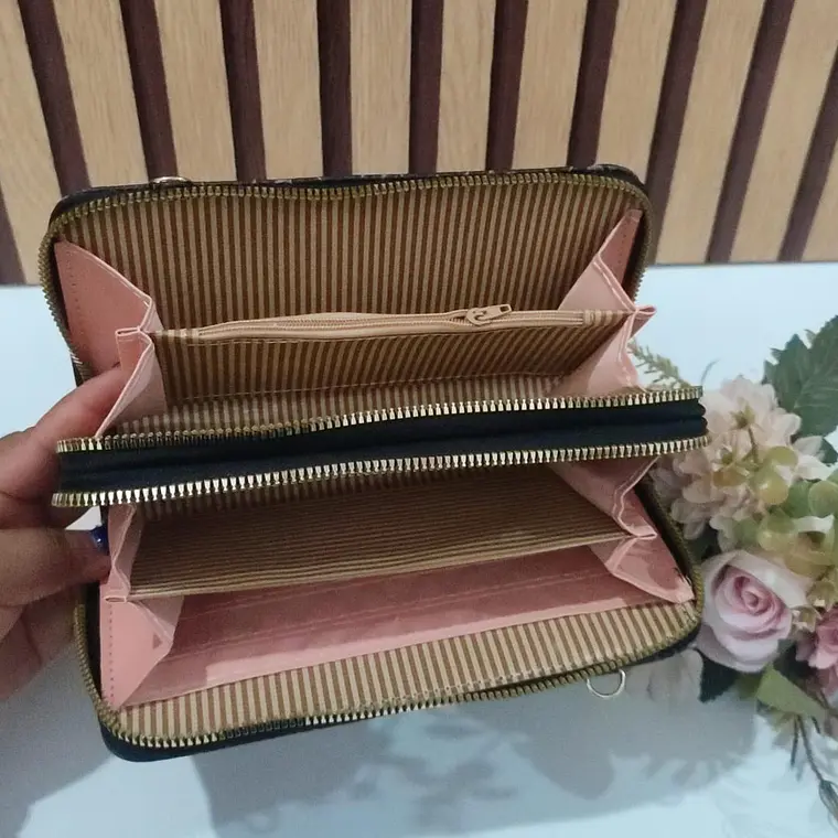 CARTERA GUESS IMITACIÓN PARA DAMA MOD#Y-255 13