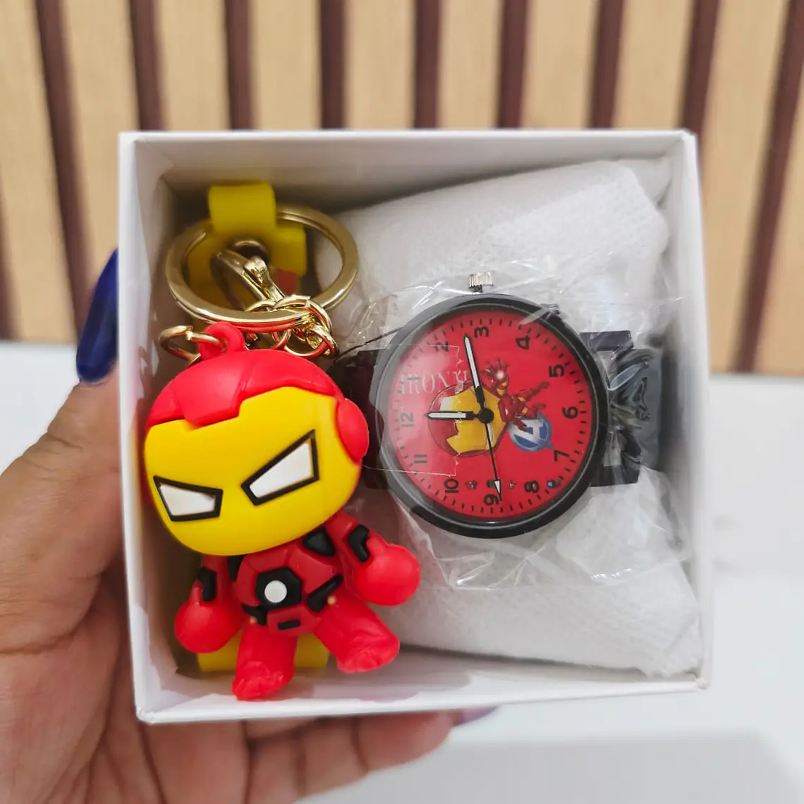 SET RELOJ CON LLAVERITO/PERSONAJES PARA NIÑO (con cajita) 20