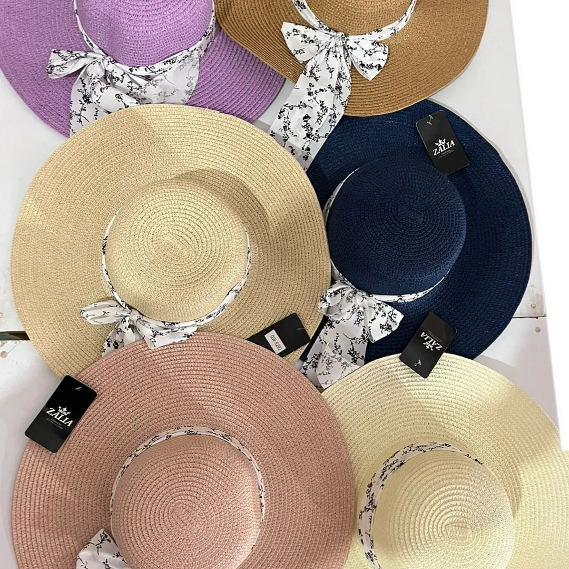 SOMBRERO PLAYERO MOÑO BLANCO/FLORES BLANCAS COLORES (AL AZAR)  MOD #QW-5292 🌼 1