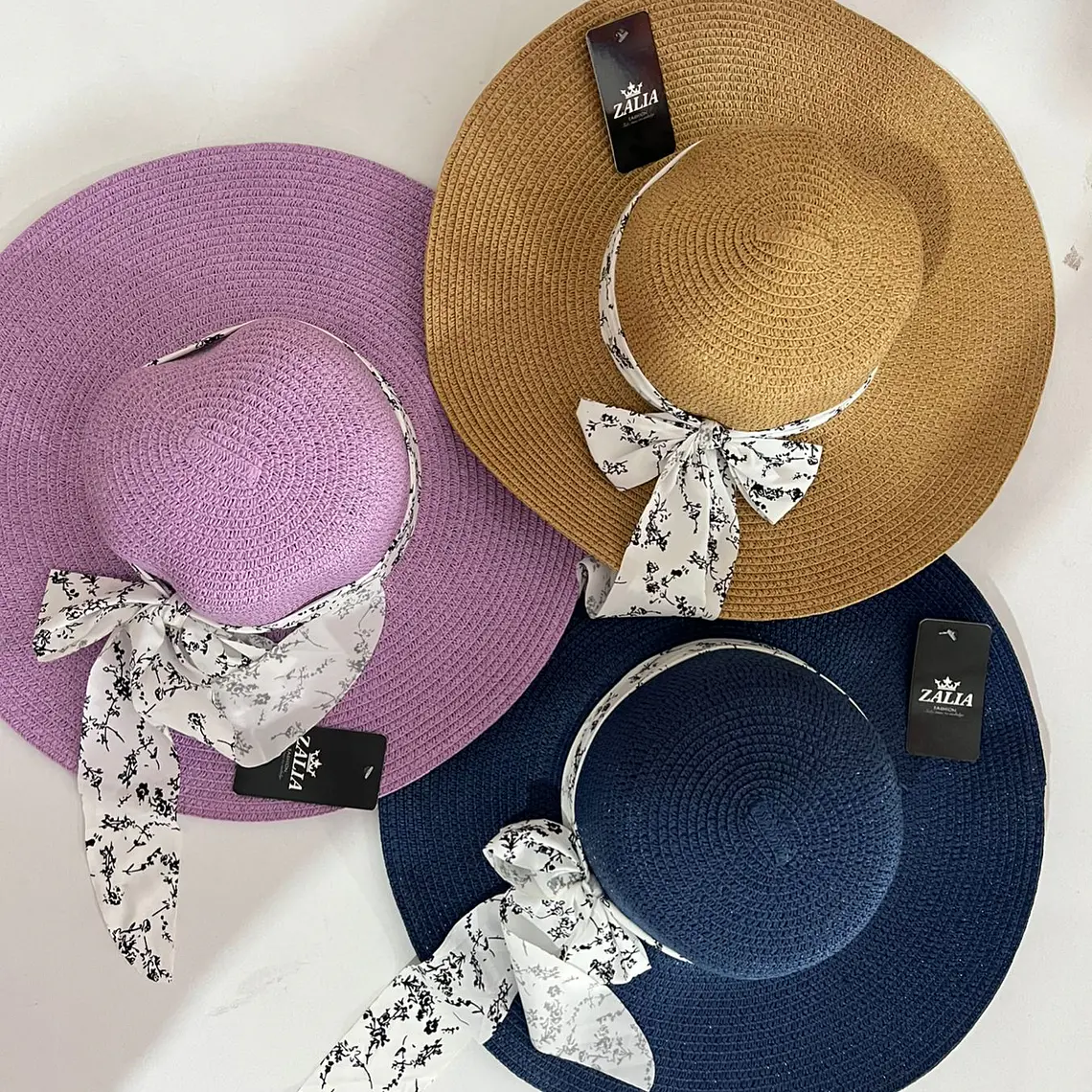 SOMBRERO PLAYERO MOÑO BLANCO/FLORES BLANCAS COLORES (AL AZAR)  MOD #QW-5292 🌼 2