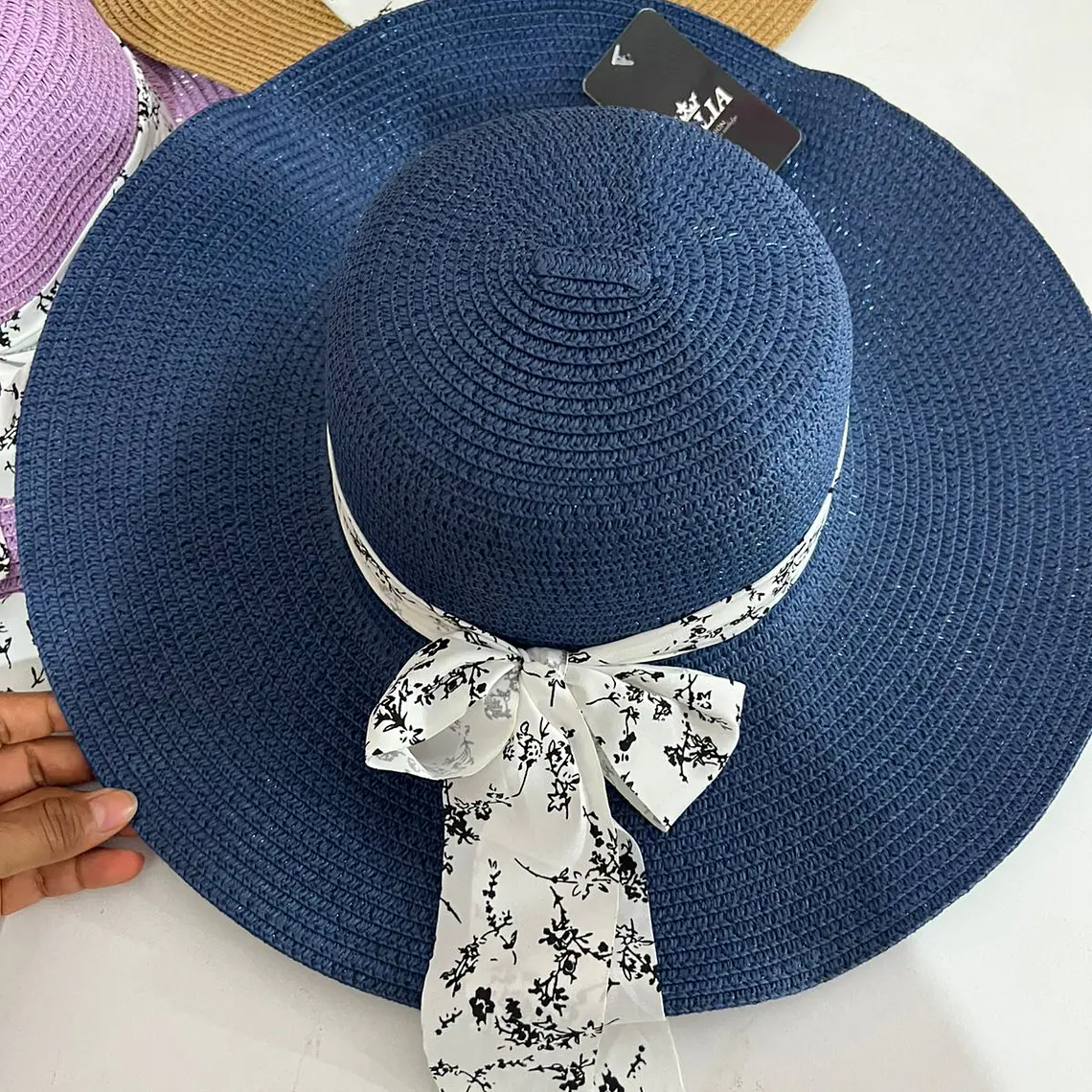 SOMBRERO PLAYERO MOÑO BLANCO/FLORES BLANCAS COLORES (AL AZAR)  MOD #QW-5292 🌼 3
