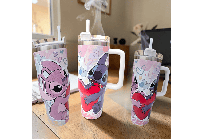 VASO TERMICO CON AGQRRADERA DISEÑO STITCH DE 1.250ML