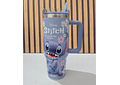 VASO TERMICO CON AGQRRADERA DISEÑO STITCH DE 1.250ML