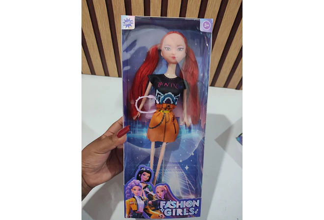 MUÑECA K-POP CON ACCESORIOS AL AZAR MOD# KPG3 (CAJA CHICA)