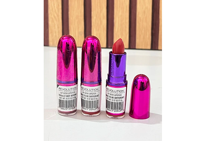 💋REVOLUTION MAKEUP LONDON LIP GEEK LIPSTICK MOD# 293C267A(envase metálico)  🦋