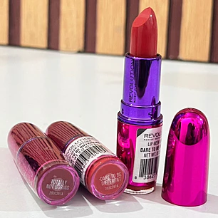 💋REVOLUTION MAKEUP LONDON LIP GEEK LIPSTICK MOD# 293C267A(envase metálico)  🦋