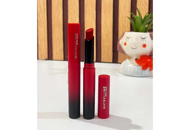 💋MORE SCARLET LABIAL SENSATIONAL ULTIMATTE SLIM LIPSTICK DE MAYBELLINE NEW YORK MOD# 50Z200