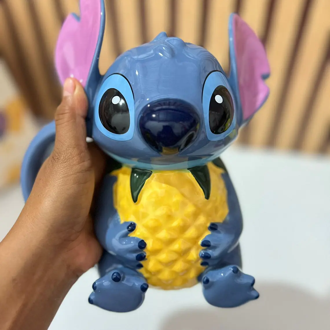 TAZA DISEÑO STITCH CON UNA PIÑA DE 500ML MOD# 25-tcb-130 🍍 2